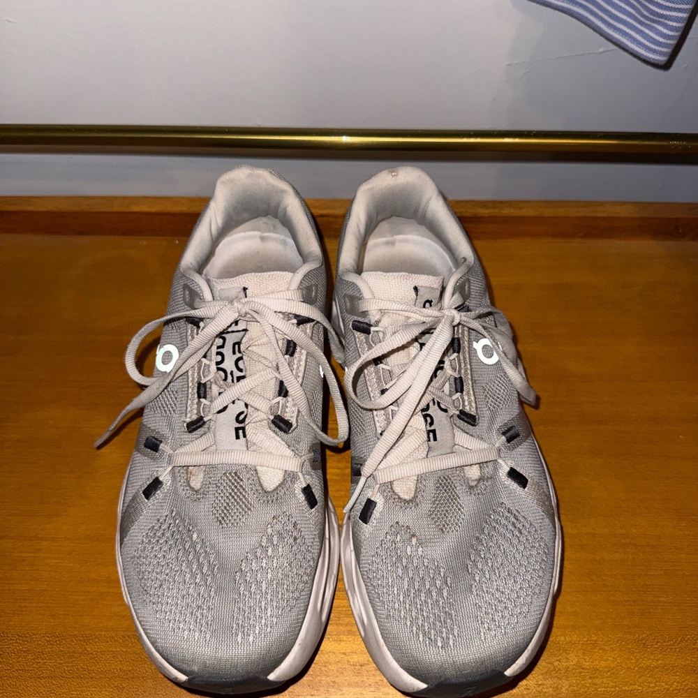 Oncloud Running Light Gray Athletic Sneakers - image 2